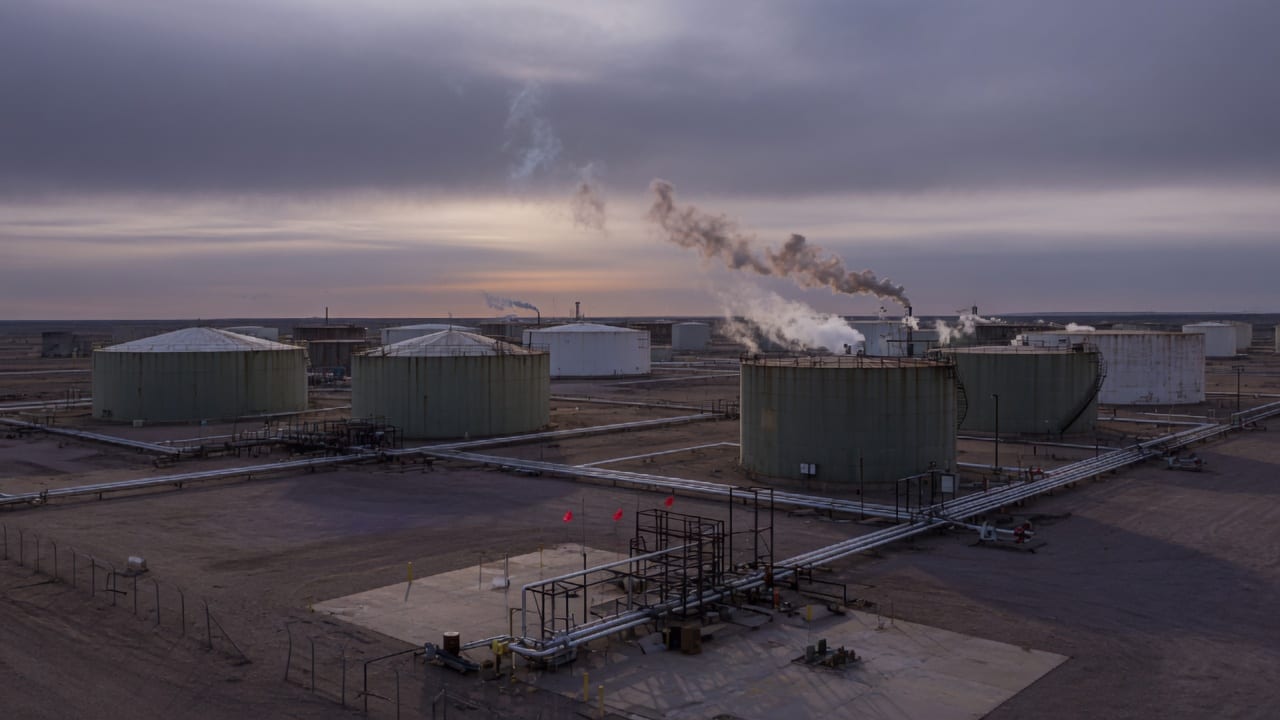 Ukraine Strikes Samara Oil Hub Again as Claims Spread Across Accounts