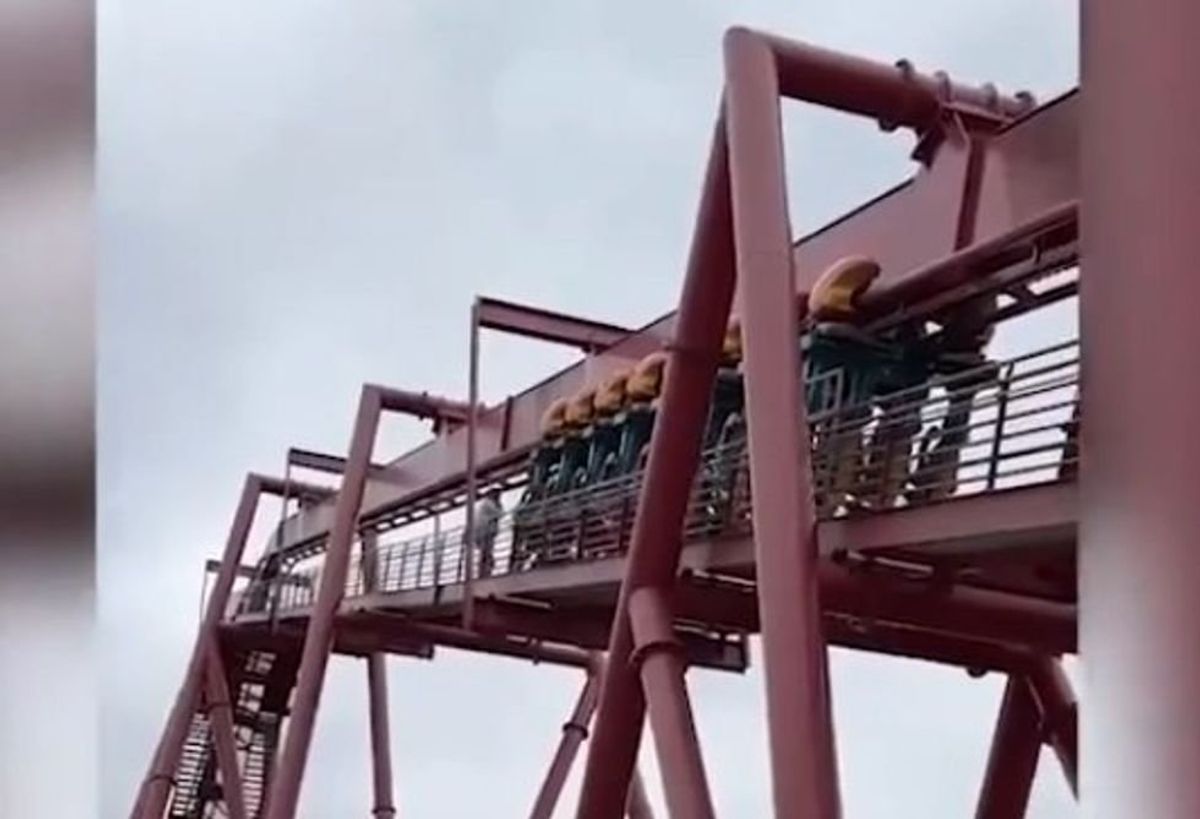 Unbelievable! One Daring Passenger's Request Causes Roller Coaster Evacuation – Find Out Why!