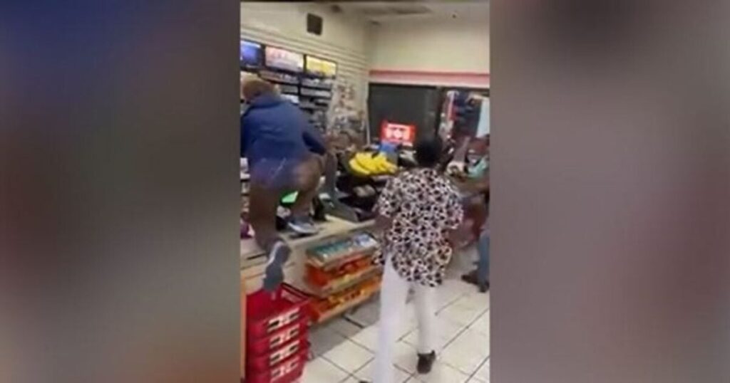 Underage Girl Denied Cigar, Texas Youths Assault 7-Eleven Clerks: Two Injured in Shocking Incident (VIDEO)
