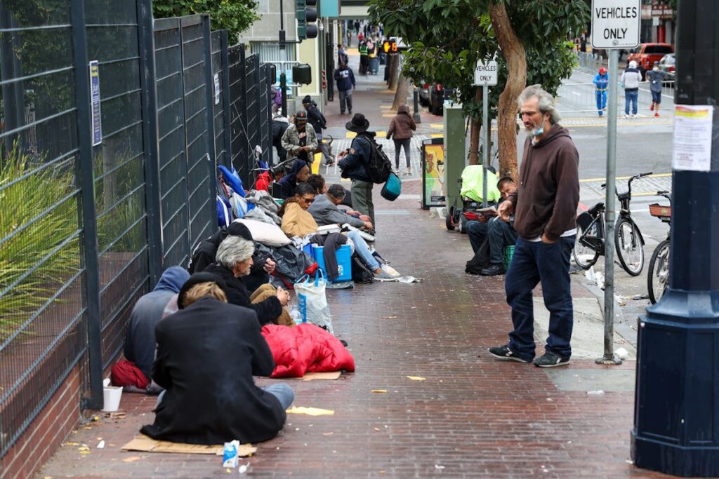 San Francisco's Federal Building: A Desolate Symbol Amidst Escalating Crime & Homelessness Crisis