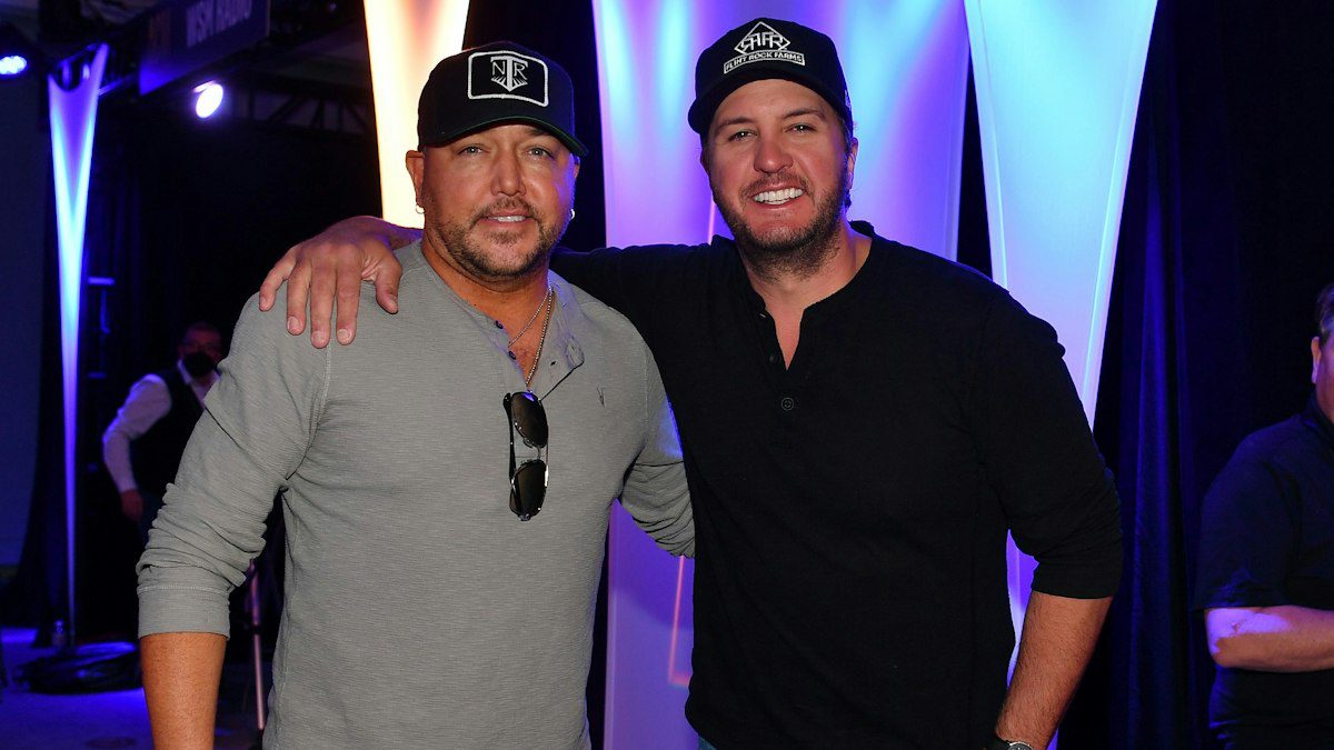 Country Stars Aldean & Bryan's Shocking Emergency Landing: Terrifying Flight Becomes Road Trip Tale!