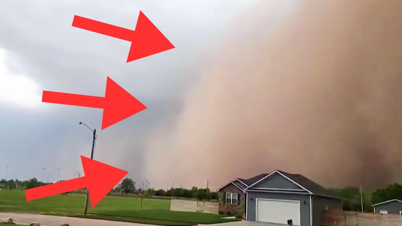 SEE IT: Massive Dust Storm Engulfs Kansas Town Residents Left in Awe as Apocalyptic Scene Unfolds
